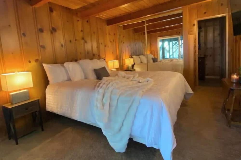 Photo of Bedroom in Cedar Glen