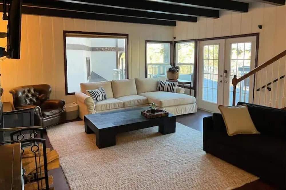 Photo of Livingroom in Cedar Glen