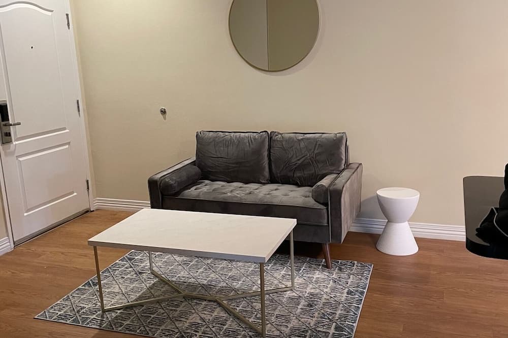 Photo of Livingroom in Downtown