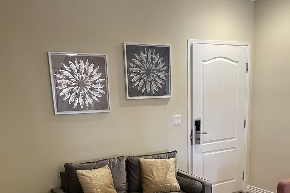 Photo of Livingroom in Downtown