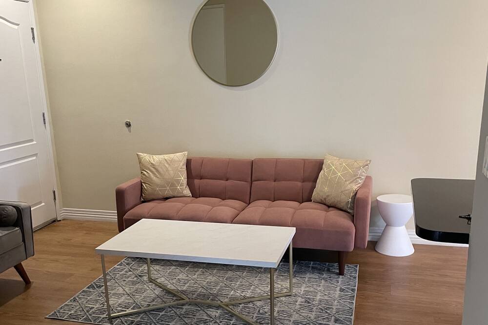 Photo of Livingroom in Downtown