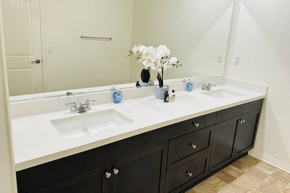 Photo of Bathroom in Jurupa Valley