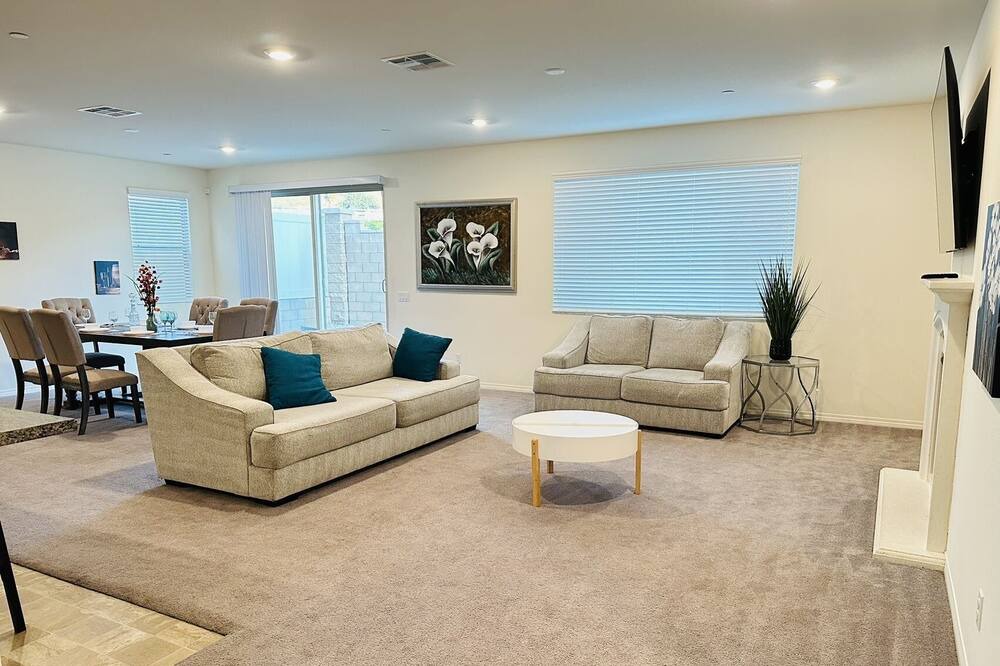 Photo of Livingroom in Jurupa Valley