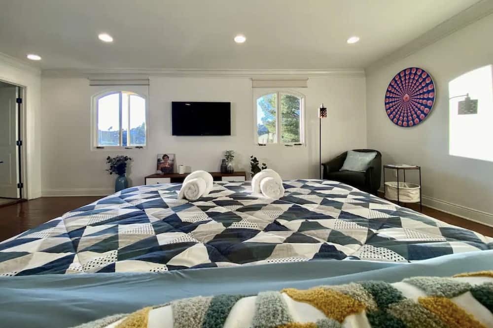 Photo of Bedroom in Hollywoodland