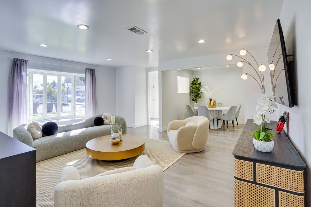 Photo of Livingroom in Hermosa Village