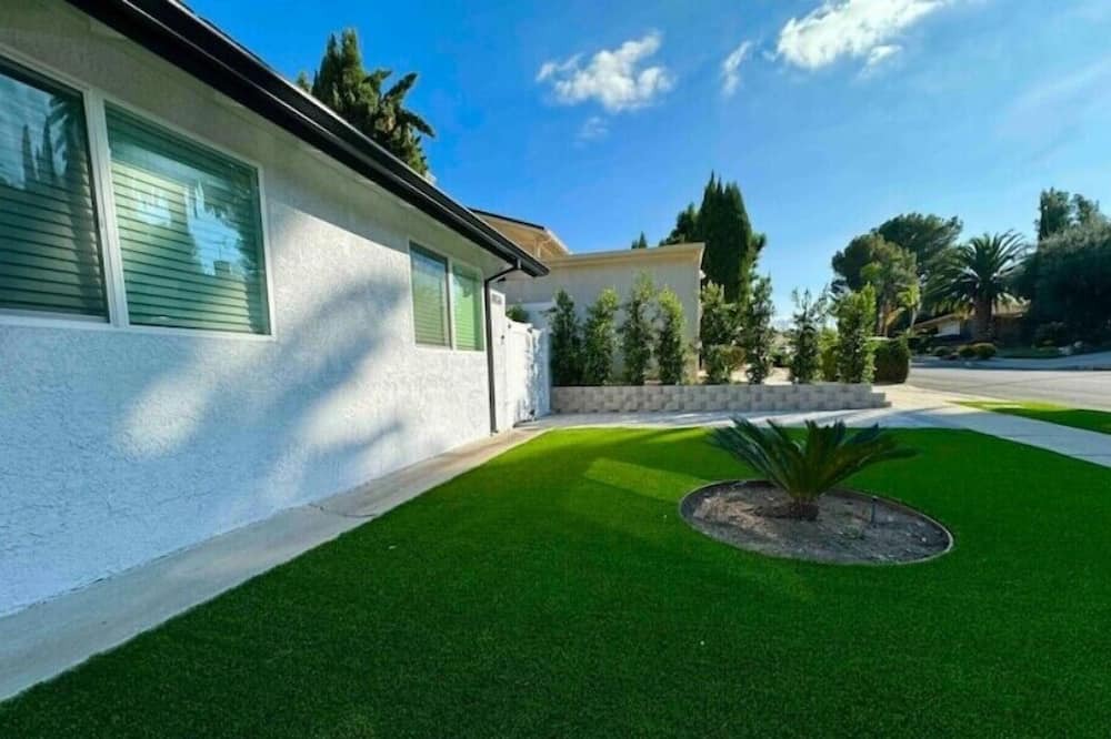Photo of Outdoor in Canoga Park
