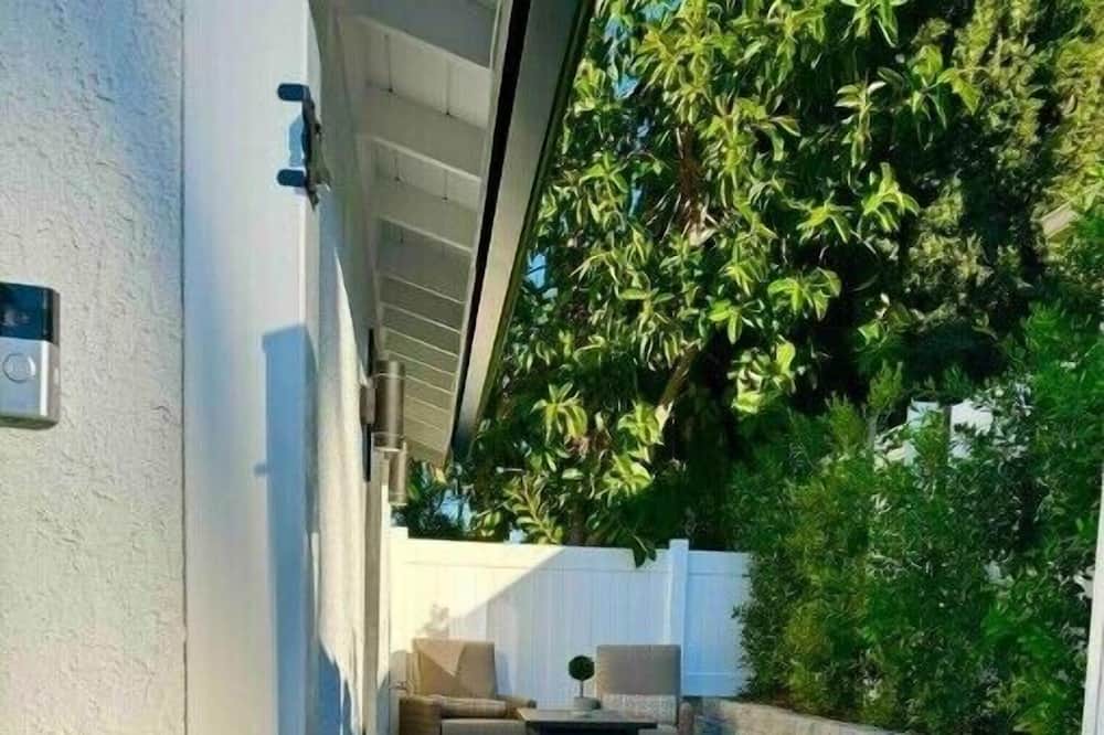 Photo of Outdoor in Canoga Park