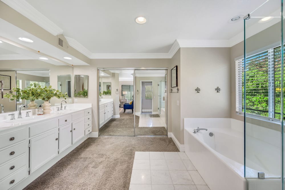 Photo of Bathroom in Corona