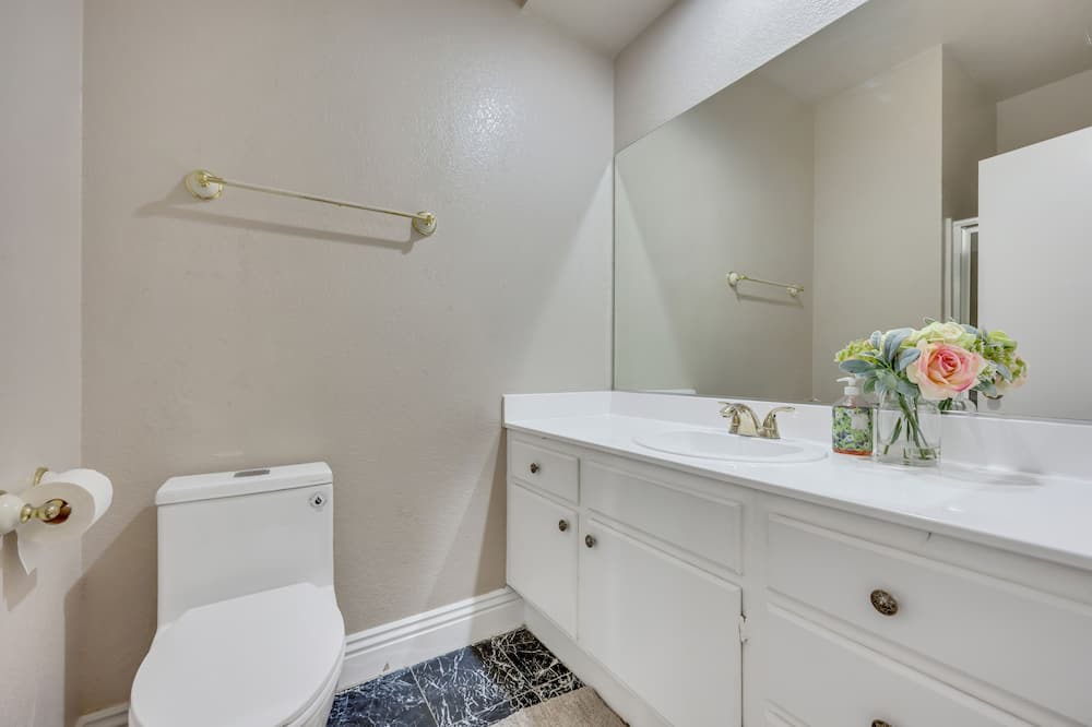 Photo of Bathroom in Corona