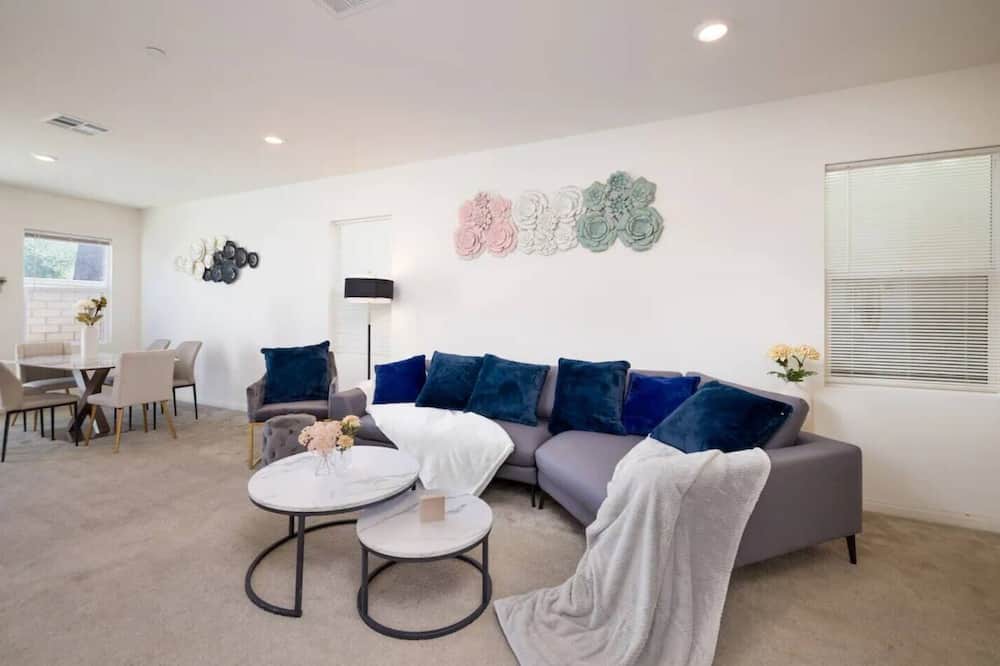Photo of Livingroom in Upland