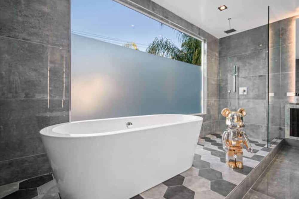 Photo of Bathroom in NoHo Arts District