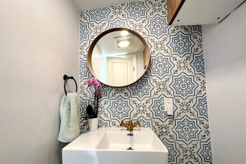 Photo of Bathroom in Tree Section