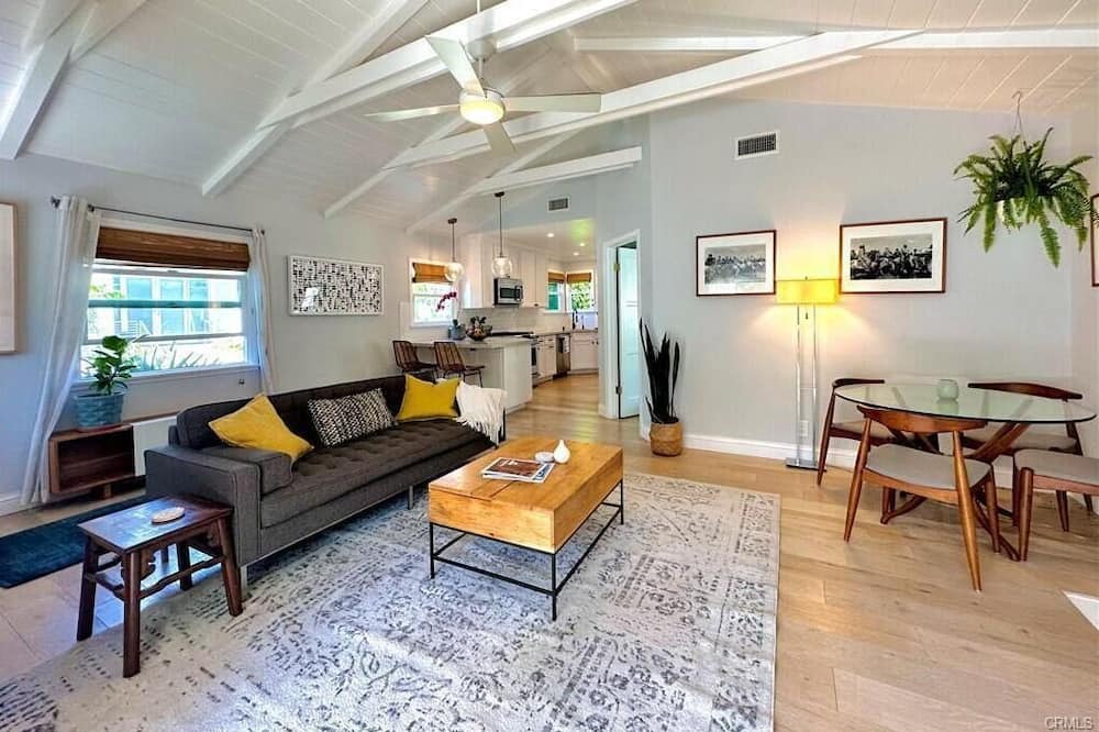 Photo of Livingroom in Tree Section