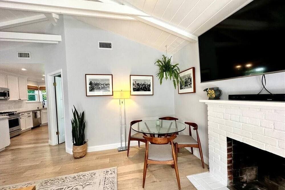 Photo of Livingroom in Tree Section