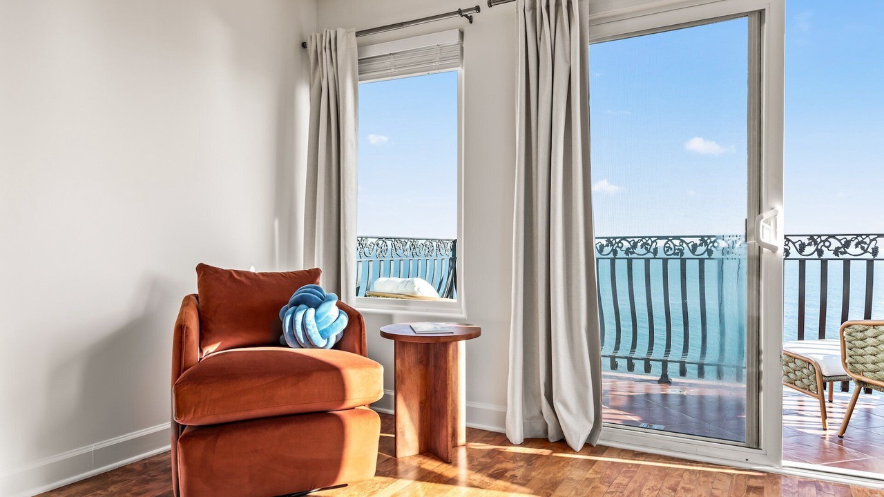 Photo of Livingroom in Eastern Malibu