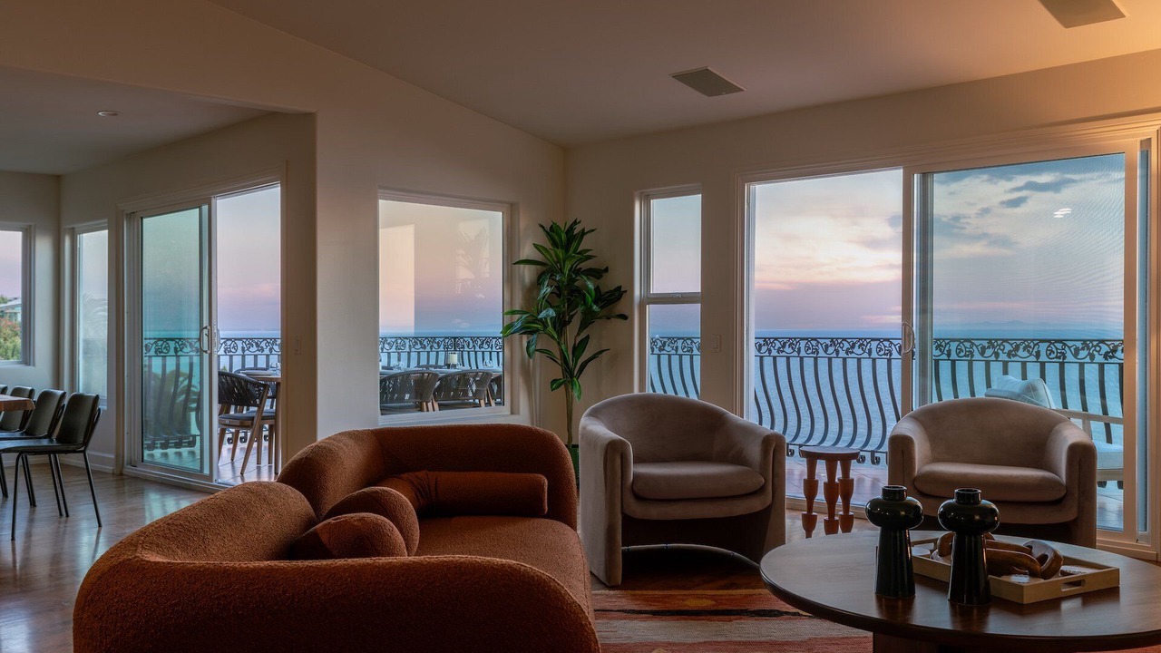 Photo of Livingroom in Eastern Malibu