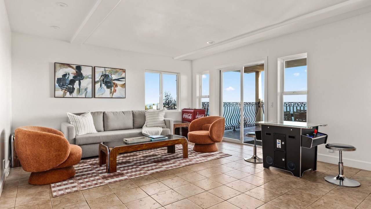 Photo of Livingroom in Eastern Malibu