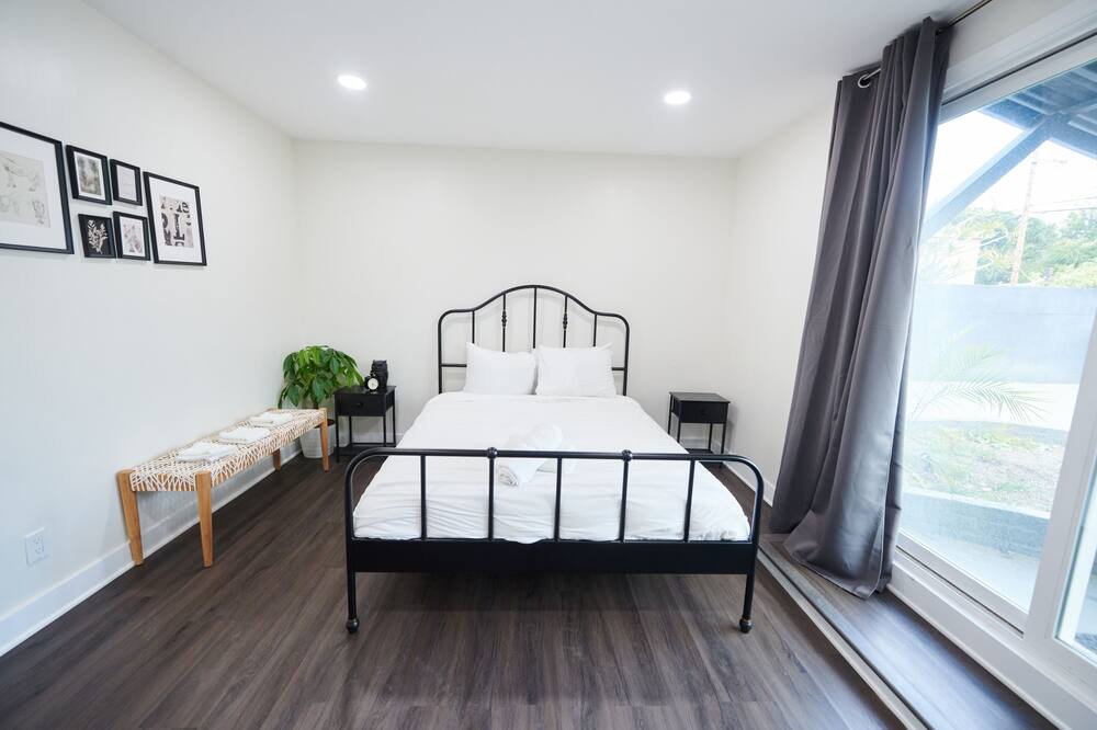 Photo of Bedroom in Carthay Circle