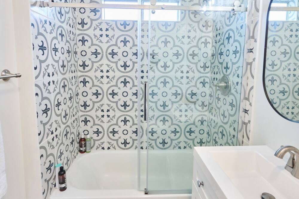 Photo of Bathroom in Carthay Circle