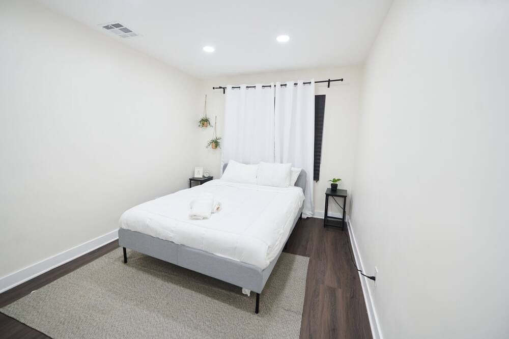 Photo of Bedroom in Carthay Circle