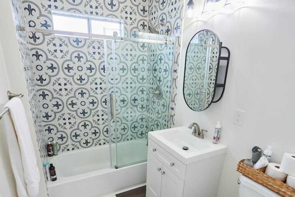 Photo of Bathroom in Carthay Circle