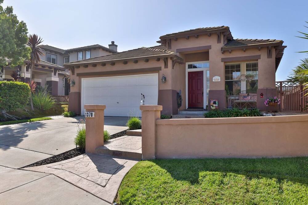 Photo of Outdoor in Eastlake Greens