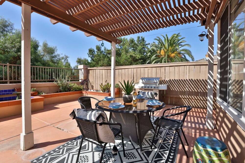Photo of Outdoor in Eastlake Greens