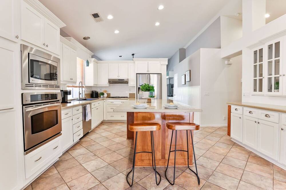Photo of Kitchen in Eastlake Greens
