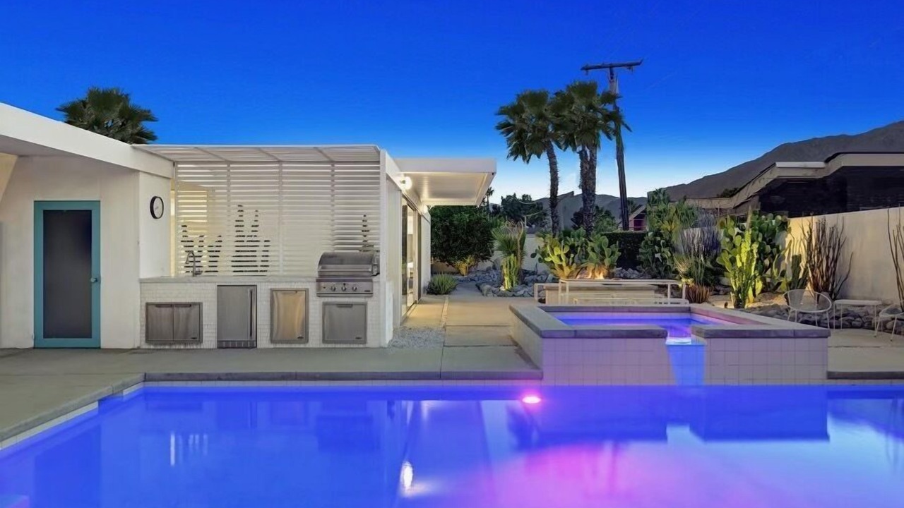 Photo of Outdoor in Racquet Club Estates