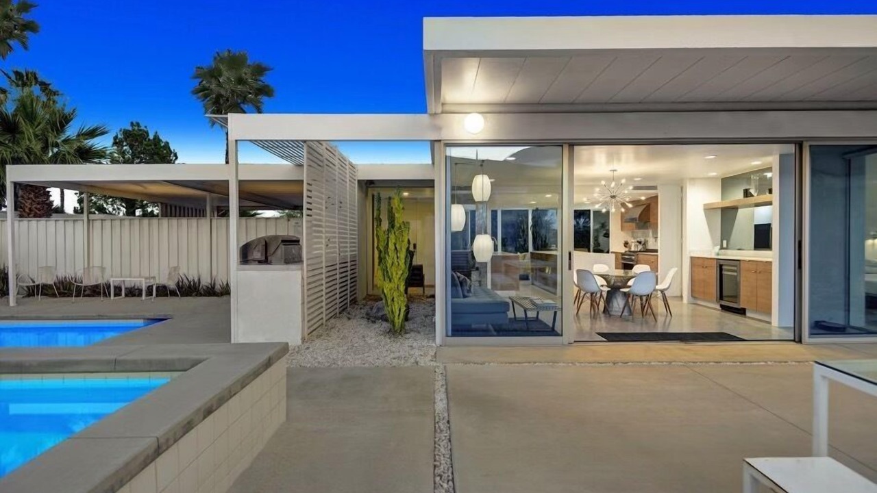 Photo of Outdoor in Racquet Club Estates