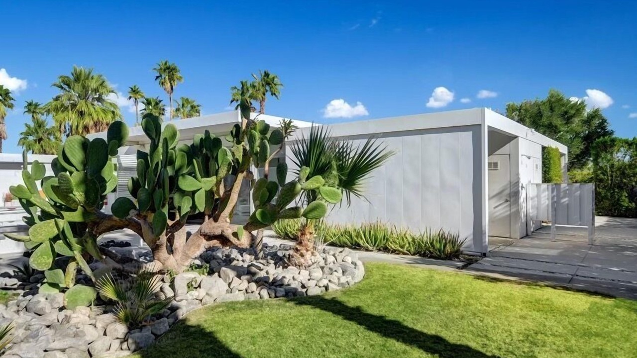 Photo of Outdoor in Racquet Club Estates