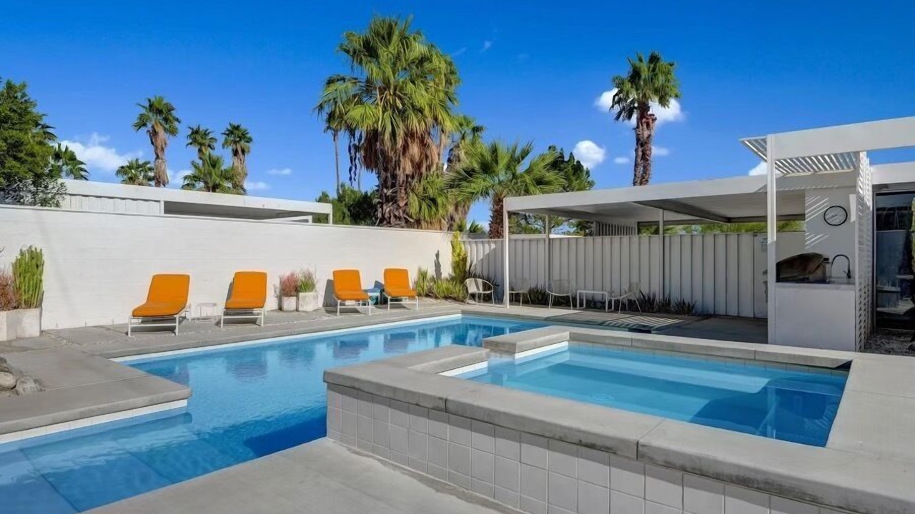 Photo of Outdoor in Racquet Club Estates