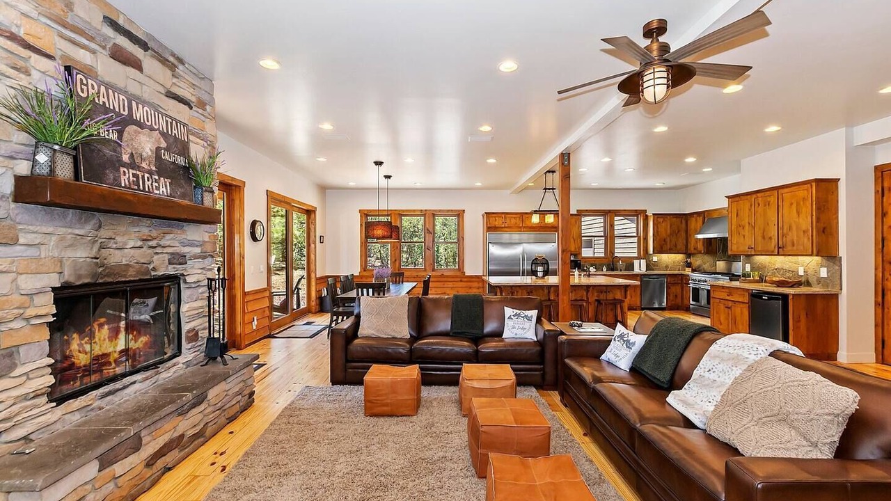 Photo of Livingroom in Upper Moonridge