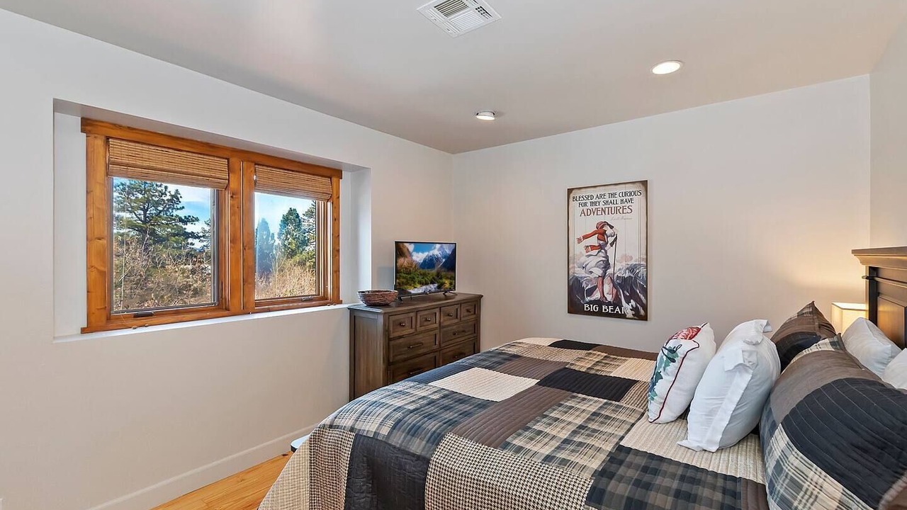 Photo of Bedroom in Upper Moonridge