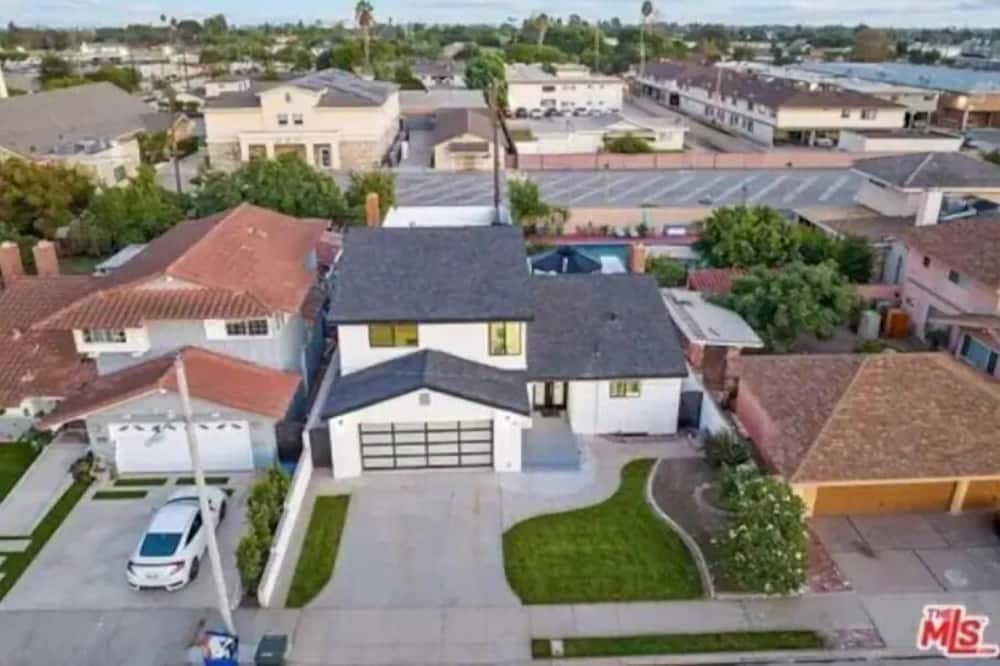 Photo of Outdoor in Downey