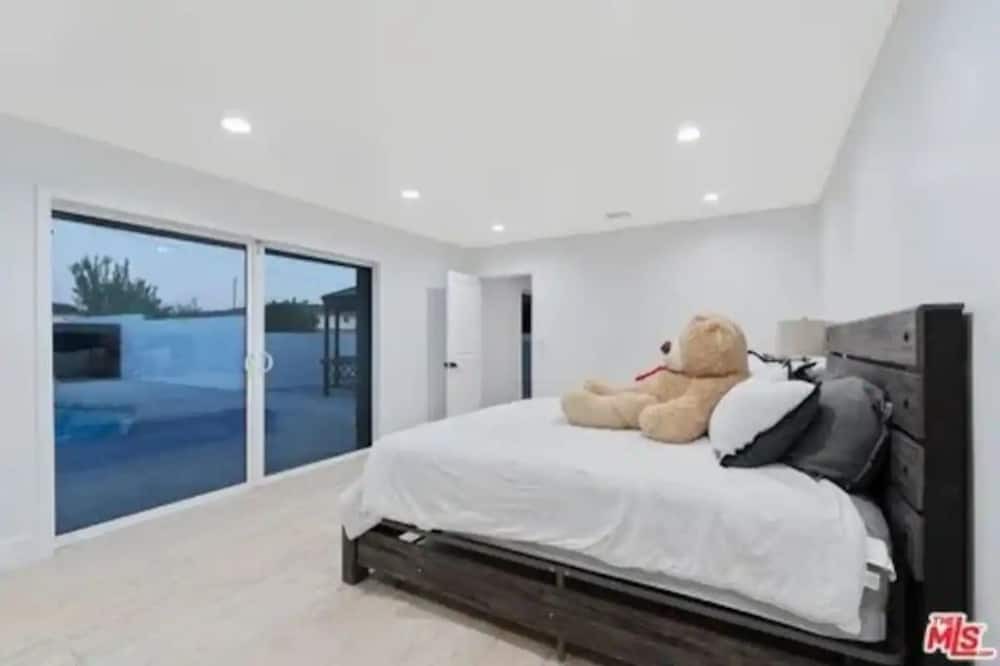 Photo of Bedroom in Downey