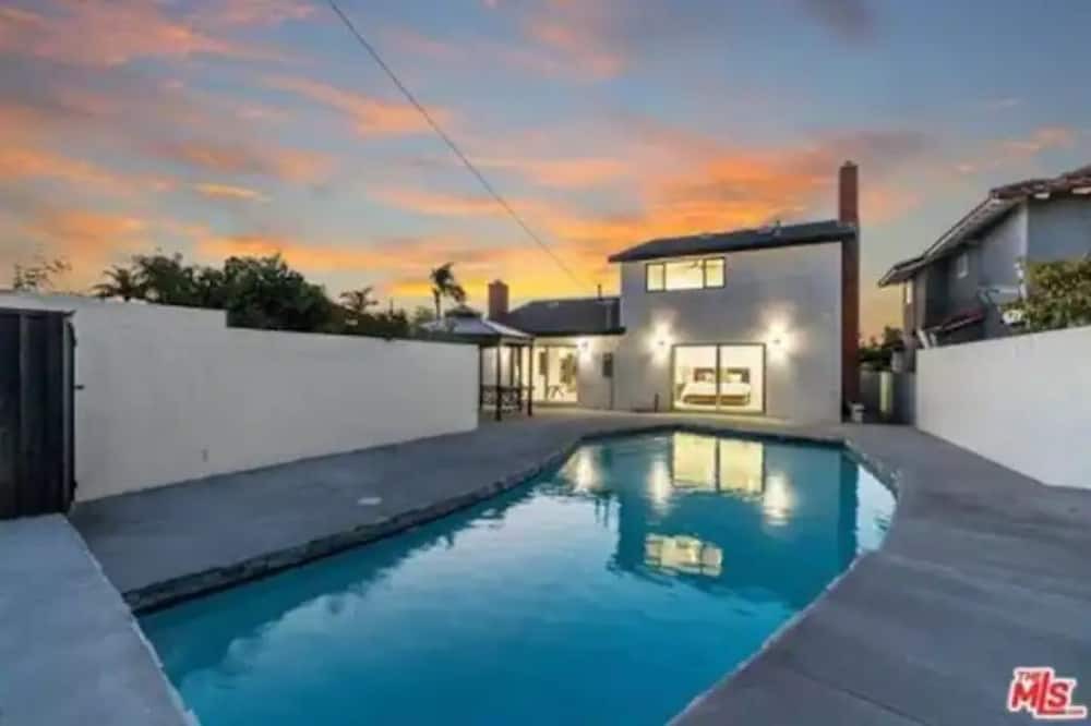 Photo of Outdoor in Downey