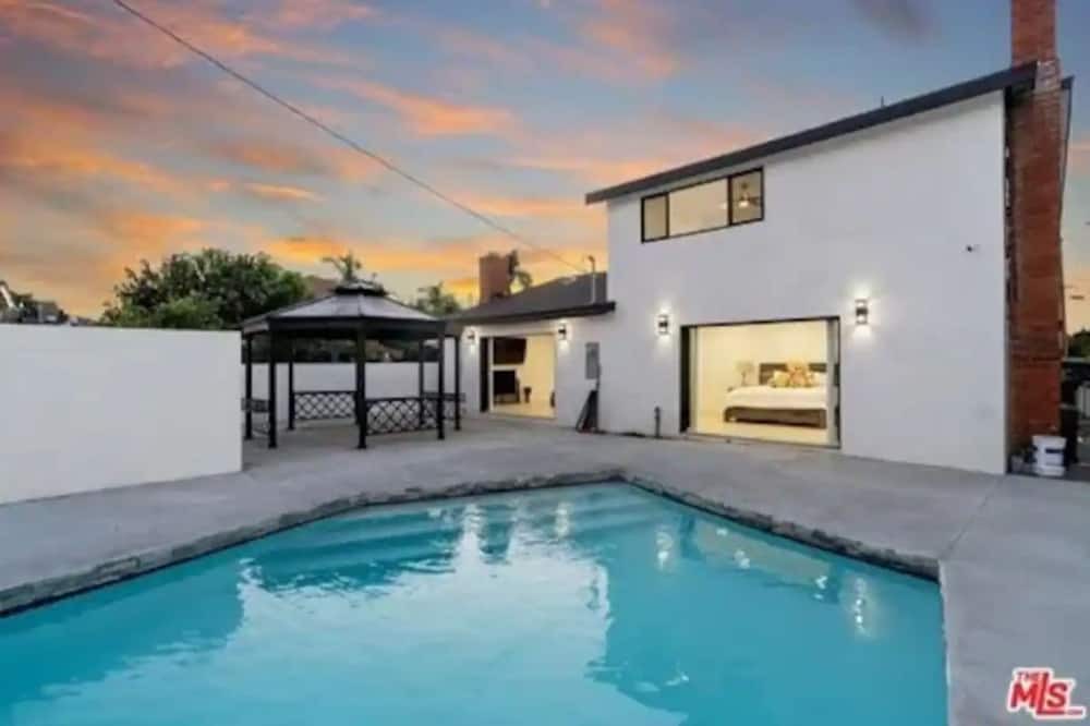 Photo of Outdoor in Downey