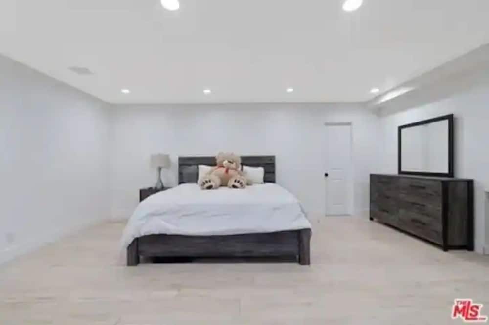 Photo of Bedroom in Downey