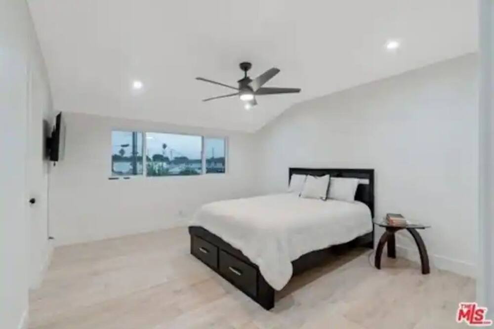 Photo of Bedroom in Downey