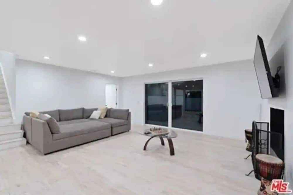 Photo of Livingroom in Downey