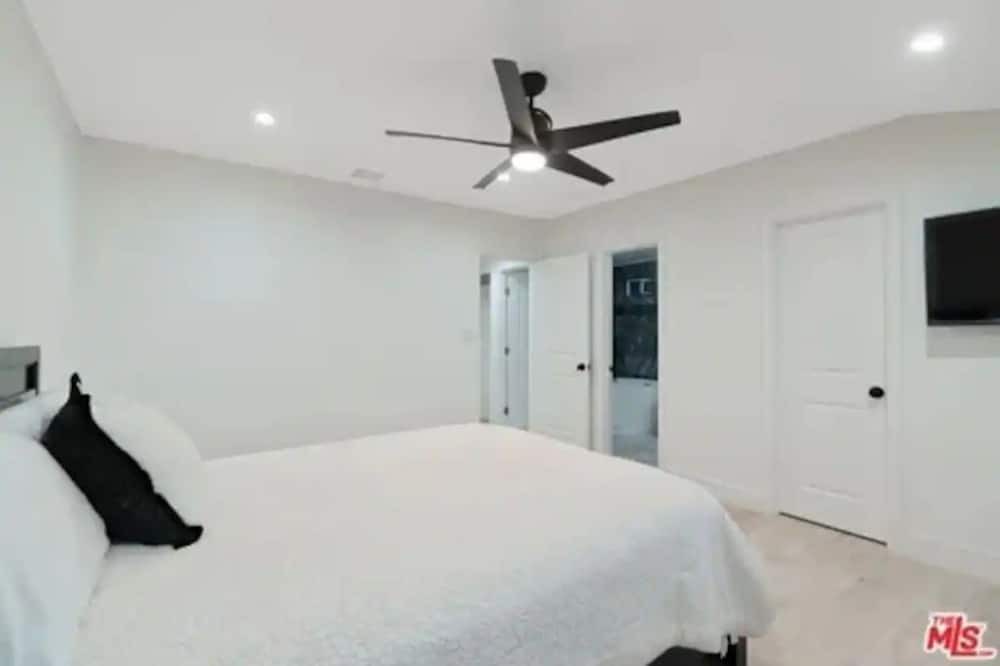 Photo of Bedroom in Downey
