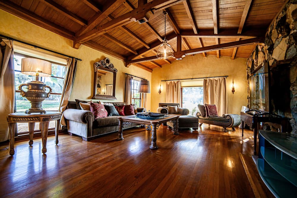 Photo of Livingroom in West Covina