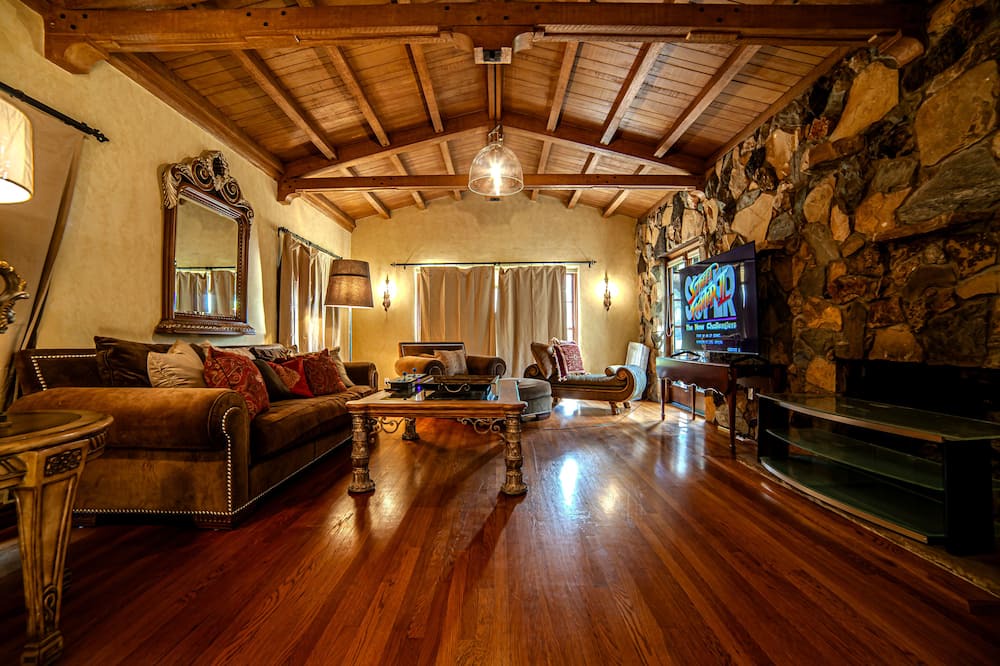 Photo of Livingroom in West Covina