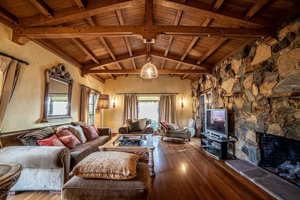 Photo of Livingroom in West Covina