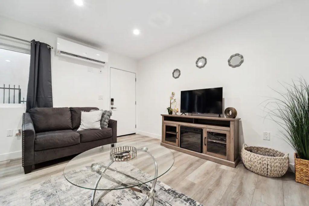Photo of Livingroom in Adams Hill
