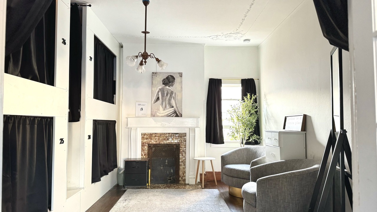Photo of Bedroom in Pico-Union