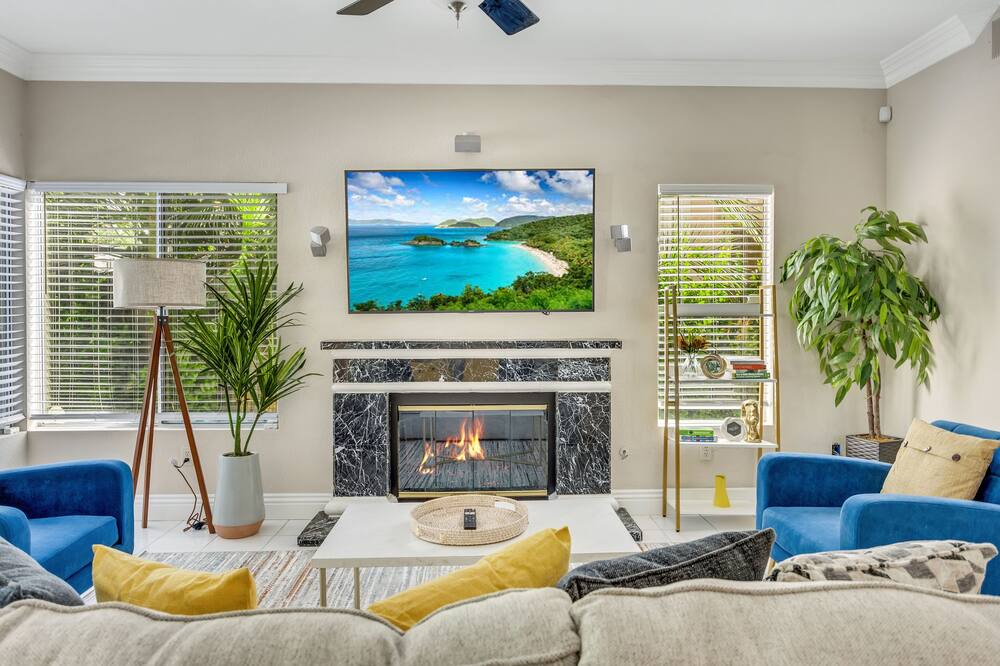 Photo of Livingroom in Corona