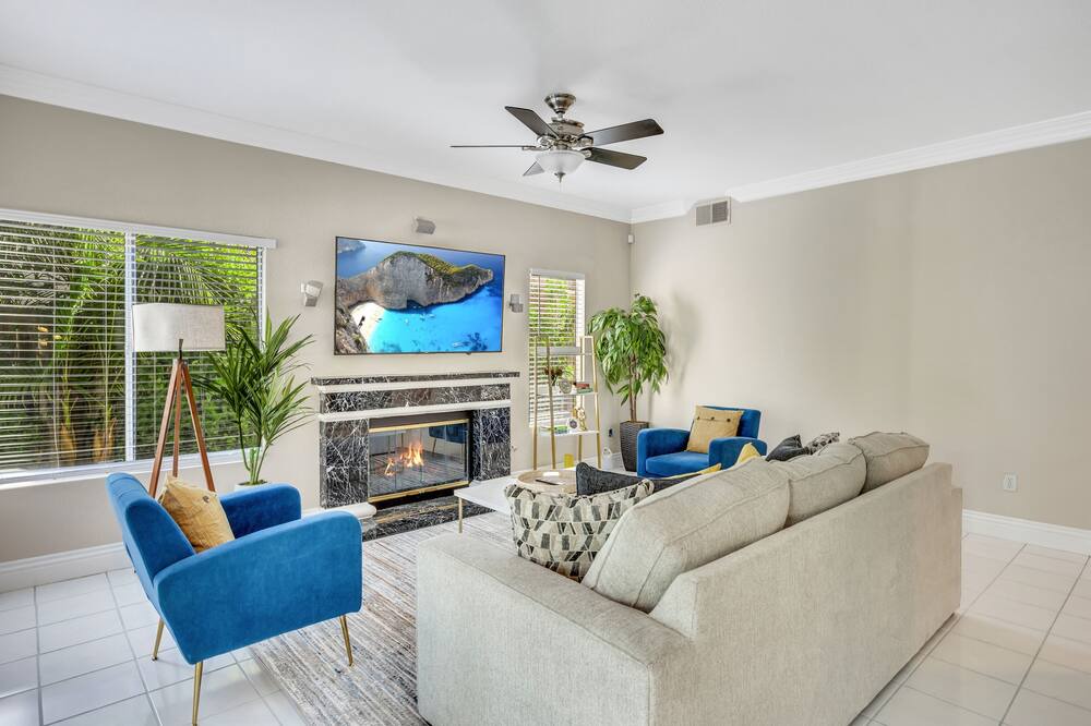 Photo of Livingroom in Corona