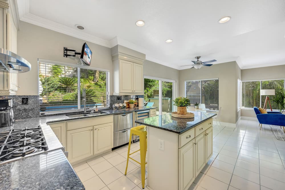 Photo of Kitchen in Corona